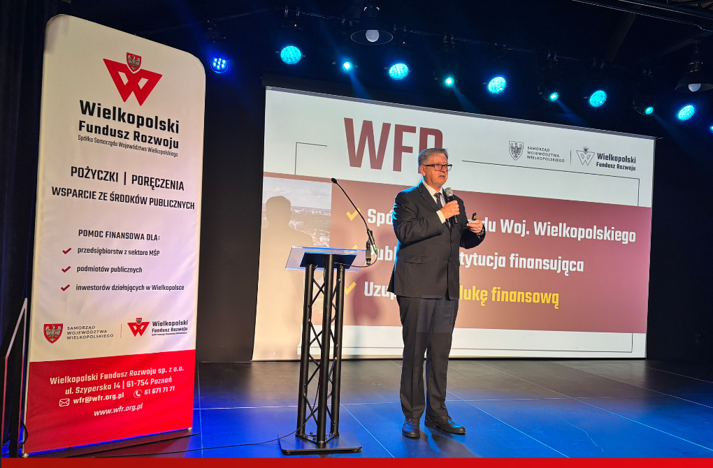 Na zdjęciu znajduje się Prezes Wielkopolskiego Funduszu Rozwoju, który przedstawia ofertę WFR podczas konferencji w Pleszewie.